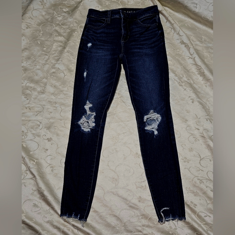 4/$20- Women's Distressed Dark Blue Jeans